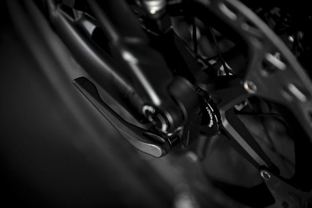 E-ONE SIXTY 8000 (RELATION)